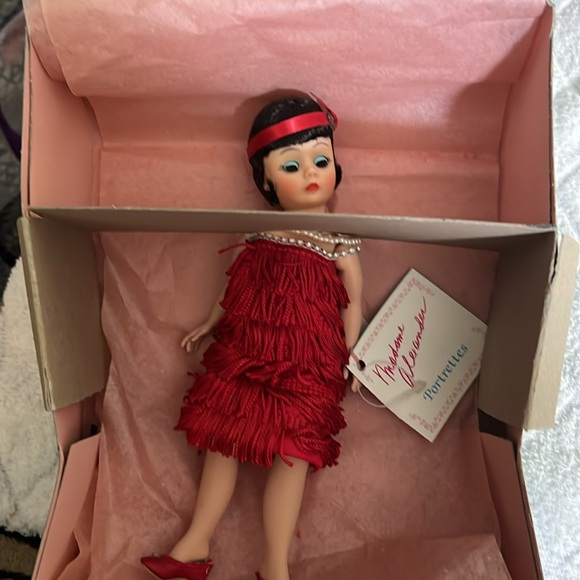 Madame Alexander Flapper Portrettes doll in original box Red fringe dress - Picture 4 of 4